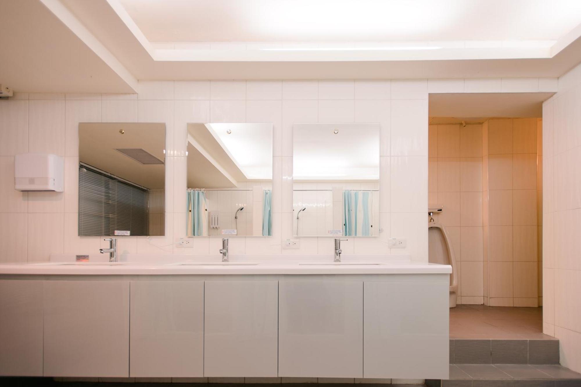 Kiwi Express Hotel - Chenggong Rd Taichung Dış mekan fotoğraf