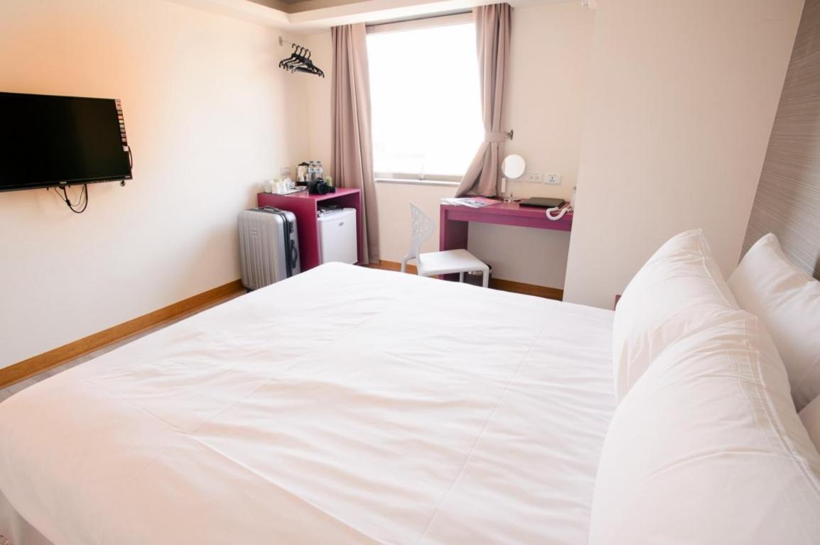 Kiwi Express Hotel - Chenggong Rd Taichung Dış mekan fotoğraf