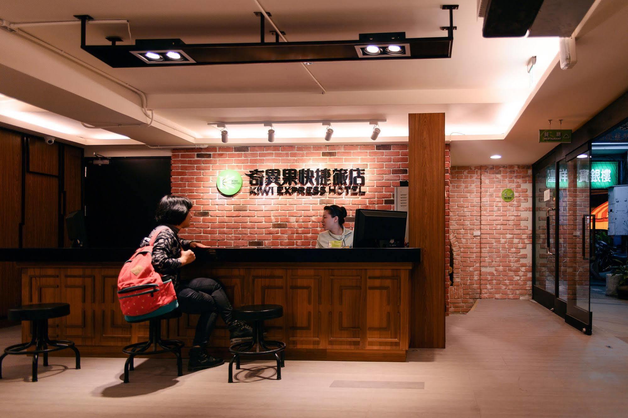 Kiwi Express Hotel - Chenggong Rd Taichung Dış mekan fotoğraf
