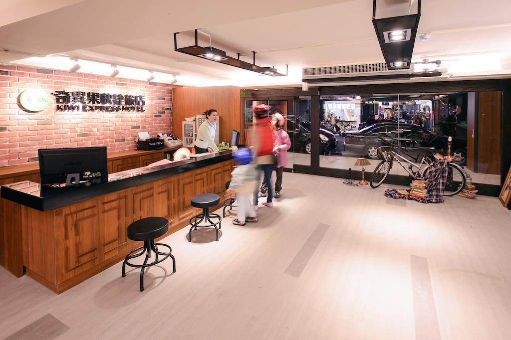Kiwi Express Hotel - Chenggong Rd Taichung Dış mekan fotoğraf